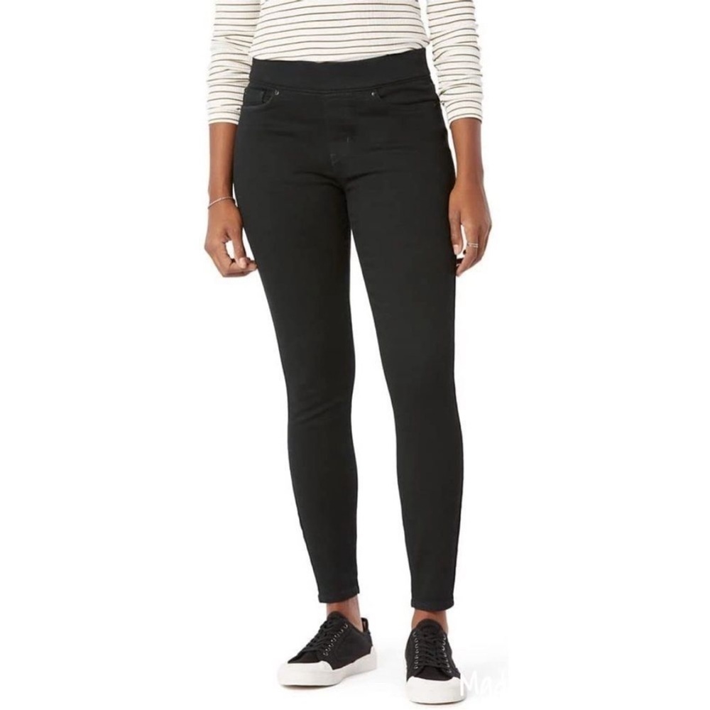 Signature Levi Black Totally Shaping Pull-On Skinny Jeans Size 16